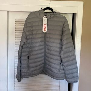 Mens 32 Degrees hooded puffy jacket.  New with tags.